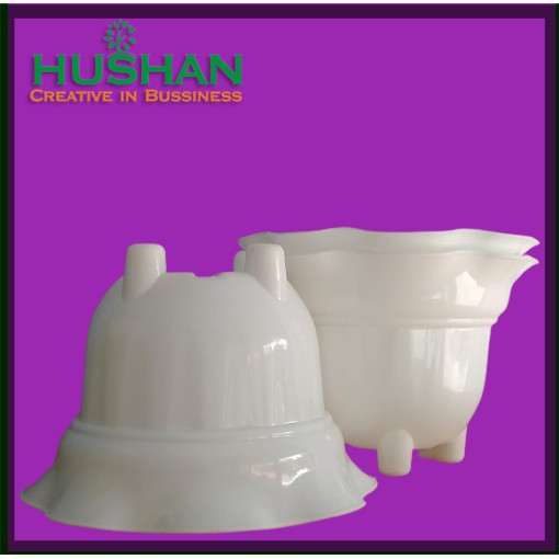 Pot Bunga Plastik Monas Brenda 26 warna Putih  Glosy Ukuran DA 22 Cm Tinggi 14 Cm Berkaki