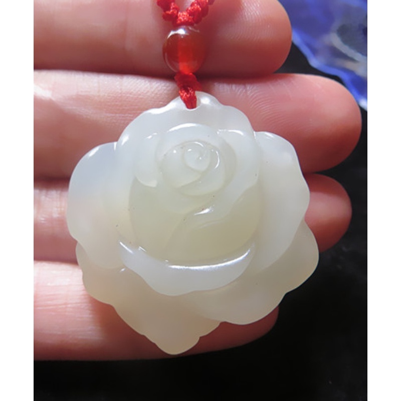 Kalung Liontin Batu Giok Putih Alami Bentuk Mawar Untuk Wanita