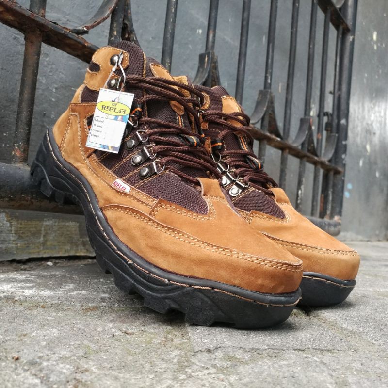 Sepatu Boots Pria Hiking Tracking Bahan Kulit Asli Elegan Gaul Harga Murah Kode RLX.3