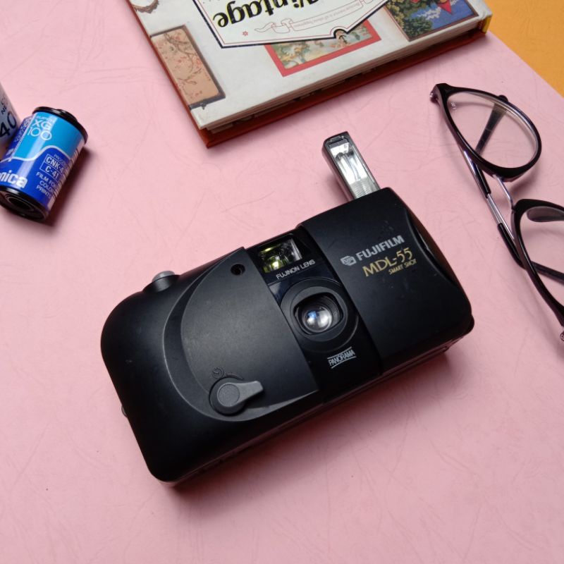 Kamera analog vintage retro jadul untuk pajangan, hiasan dinding, dan dekorasi-1