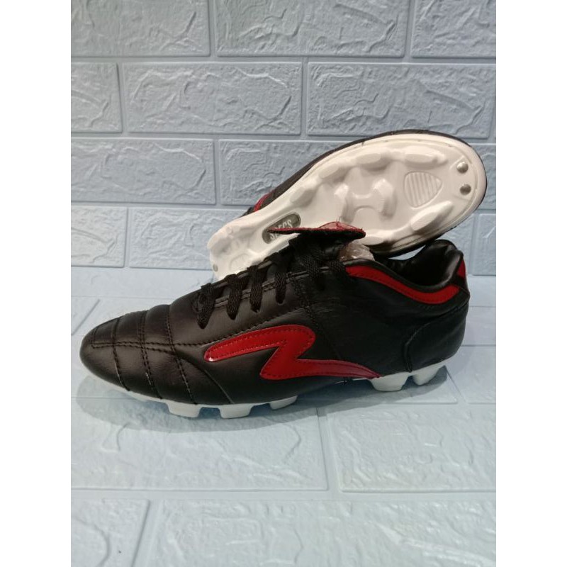 sepatu bola asli kulit