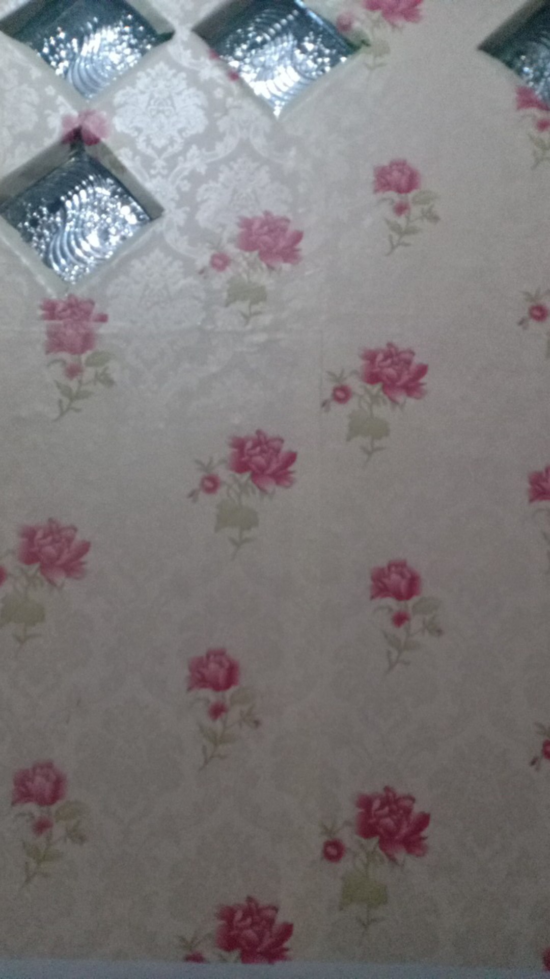 Wallpaper Dinding Bunga Kilap Pink