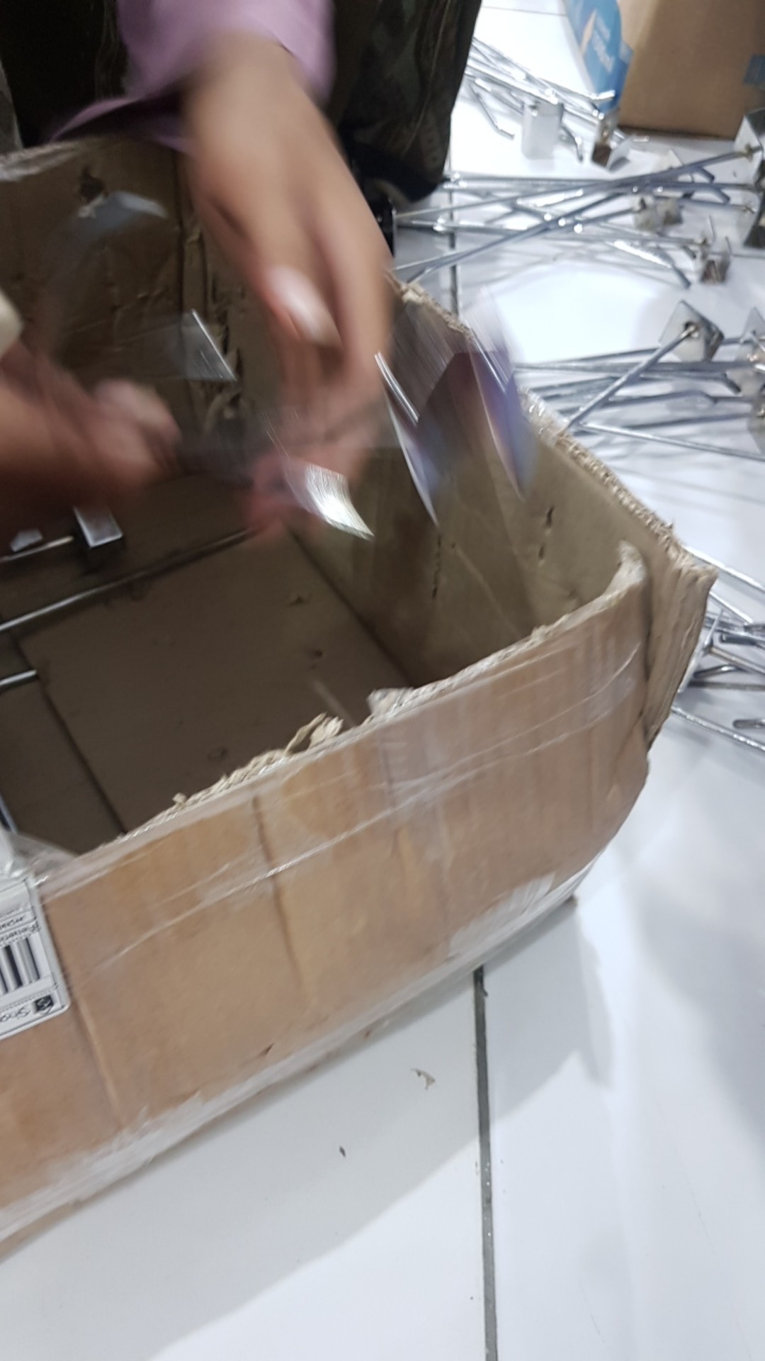 Single Hook Besi Chrome Pipa Kotak 25 Cm Gantungan Display