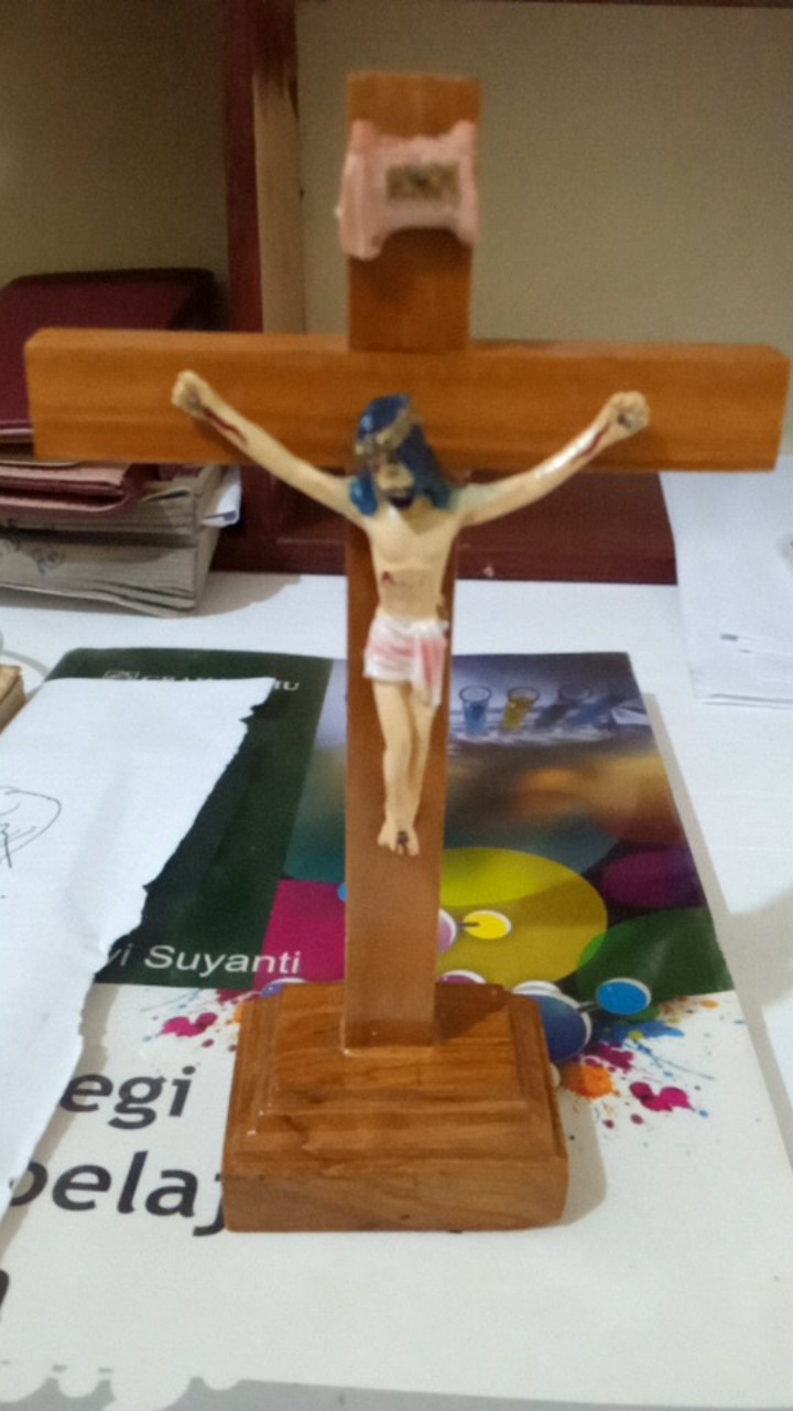 Salib Duduk 13 Cm Kayu Sisi Persegi (bs42)/salib/salib Duduk/hiasan/hiasan Meja/katolik