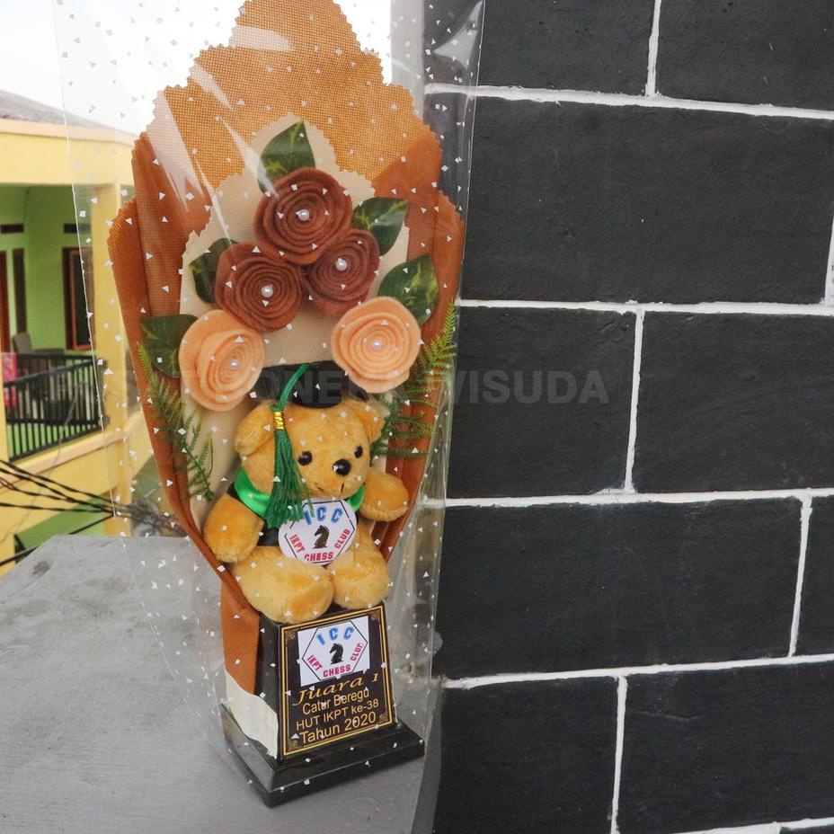 ♫ Buket Piala Beruang Teddy Bear Bunga Piala Boneka Wisuda Trophy Wisuda Pilbon Bucket Kado Wisuda U