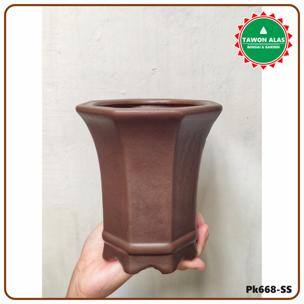 Pot Keramik Segi Delapan Tinggi