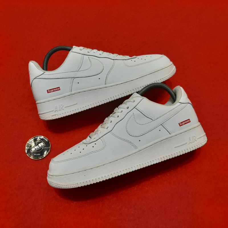 SEPATU NIKE AIR FORCE 1 LOW x SUPREME SIZE. 41 (SECOND BRAND)