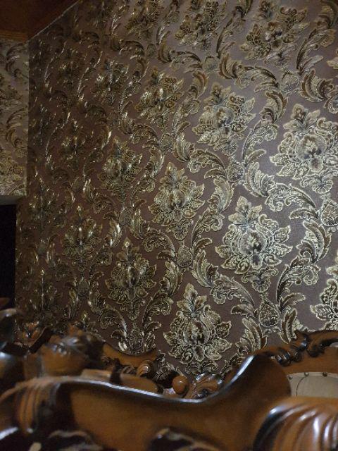 Wallpaper Dinding Klasik Hitam Merah Aksen Gold Eksklusif