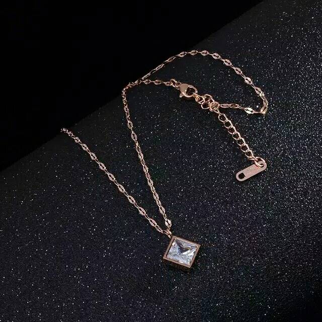 GG kalung Aksen Persegi Batu zircon Titanium Lapis Emas 18k Rose Gold#KL-167