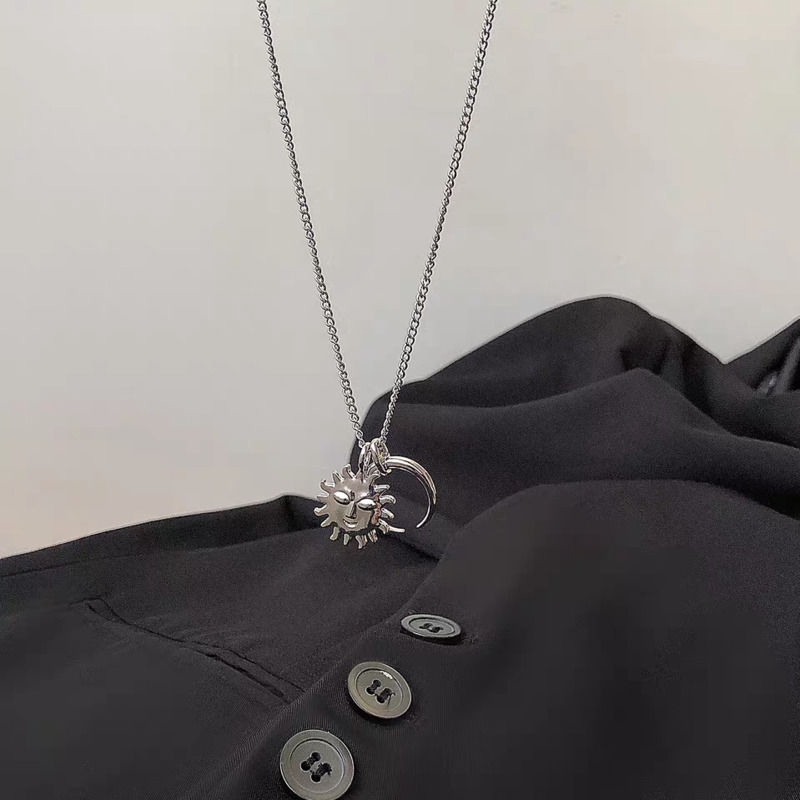 Kalung Panjang Bahan Titanium Steel Dengan Liontin Bulan Matahari Gaya Korea