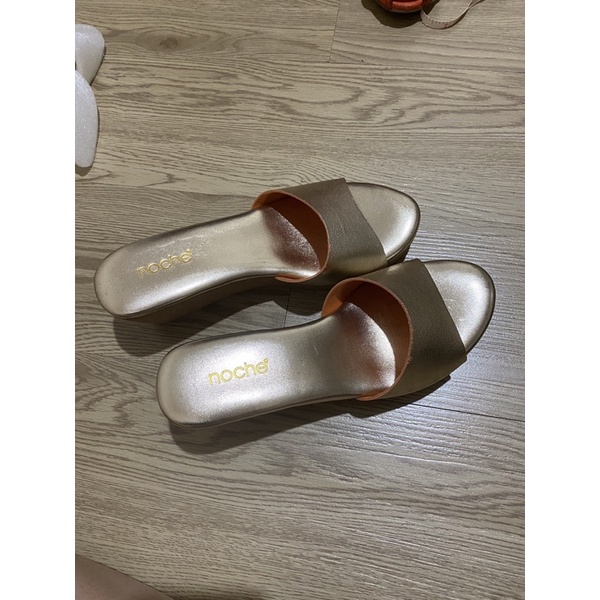 preloved never worn wedges sandal noche gold