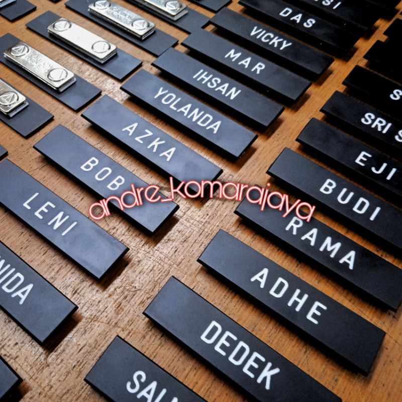 

name tag grafir 2x8 full doff pakai magnet