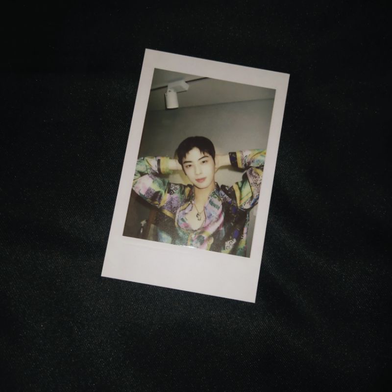 EUNWOO POLAROID EUNWOO POLA LUCKY DRAW APPLE MUSIC (ASTRO EUNWOO PC POLA)