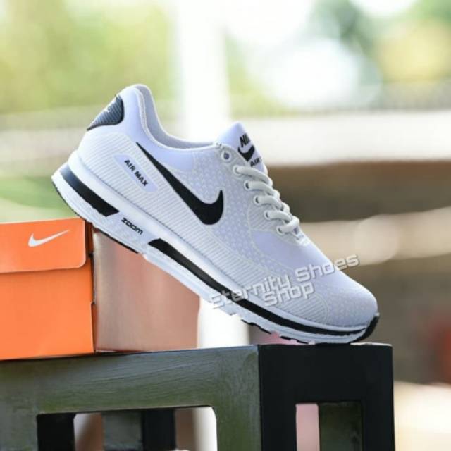 Sepatu Casual Tali Sneaker Hitam & Putih