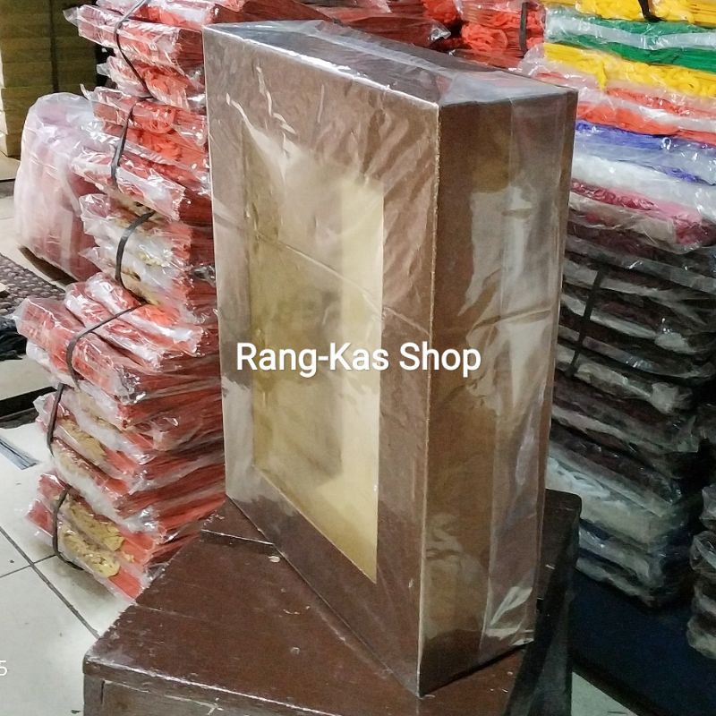

Giftbox kotak kado Gold 30x40x10 cm