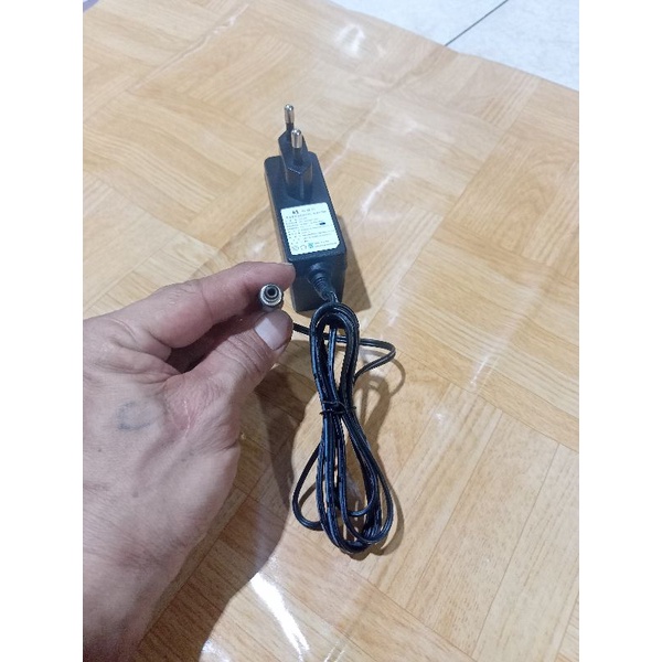 Charger Timbangan atau Adaptor Timbangan 9V 1A plus dalem