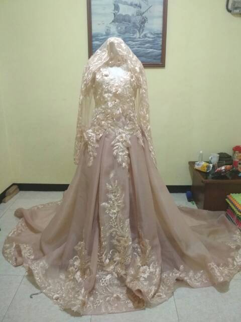 Gaun pengantin ekor organza