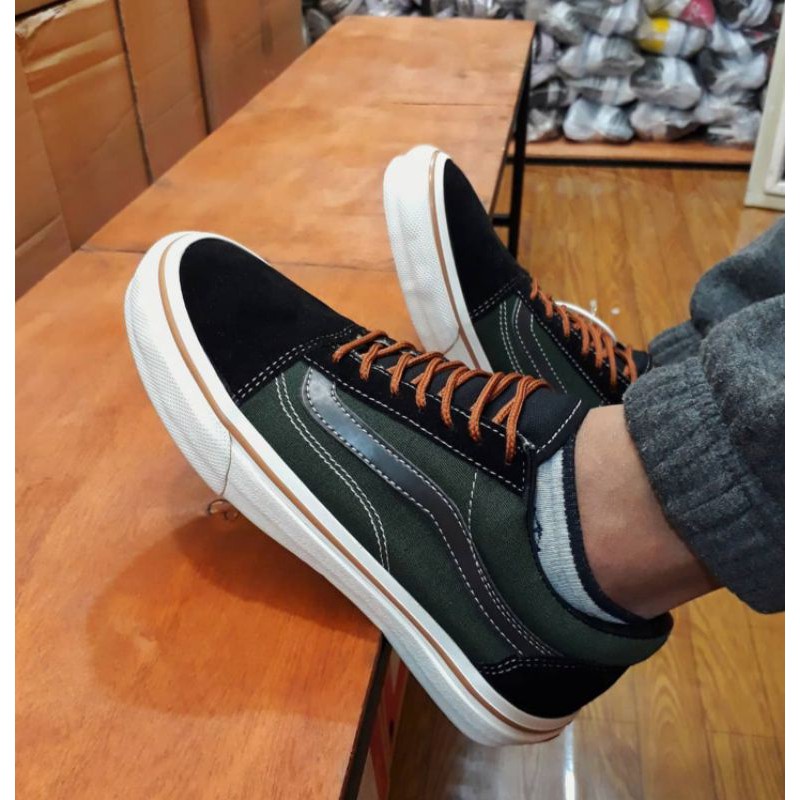 Vans Sepatu Pria Promo