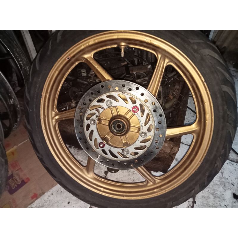 velg depan honda cbr 150 old.berikut piringan.barang asli copotan original
