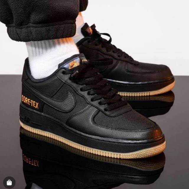 NIKE AIRFORCE1 GORETEK
"BLACK GUM" SEPATU PRIA