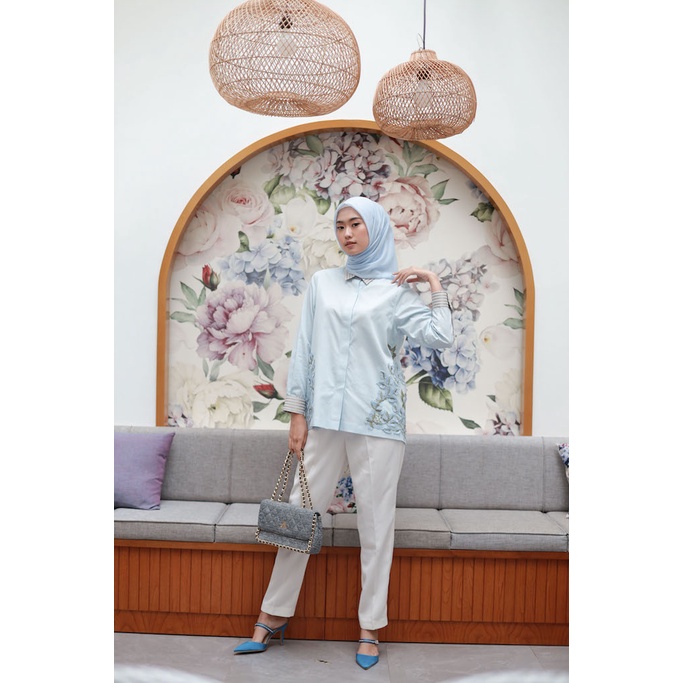 BLUE FLOWER SIDE LACE SHIRT - ARTKEA