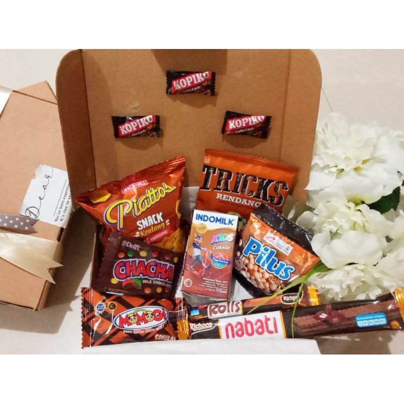 

HAMPERS LEBARAN MURAH/ HAMPERS JAJAN MURAH/SNACK BOX MURAH/HADIAH ULTAH MURAH