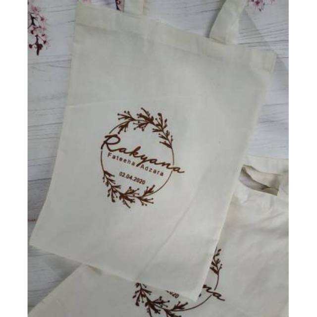 

30x35 300 PCS TOTEBAG BLACU SABLON 1 WARNA