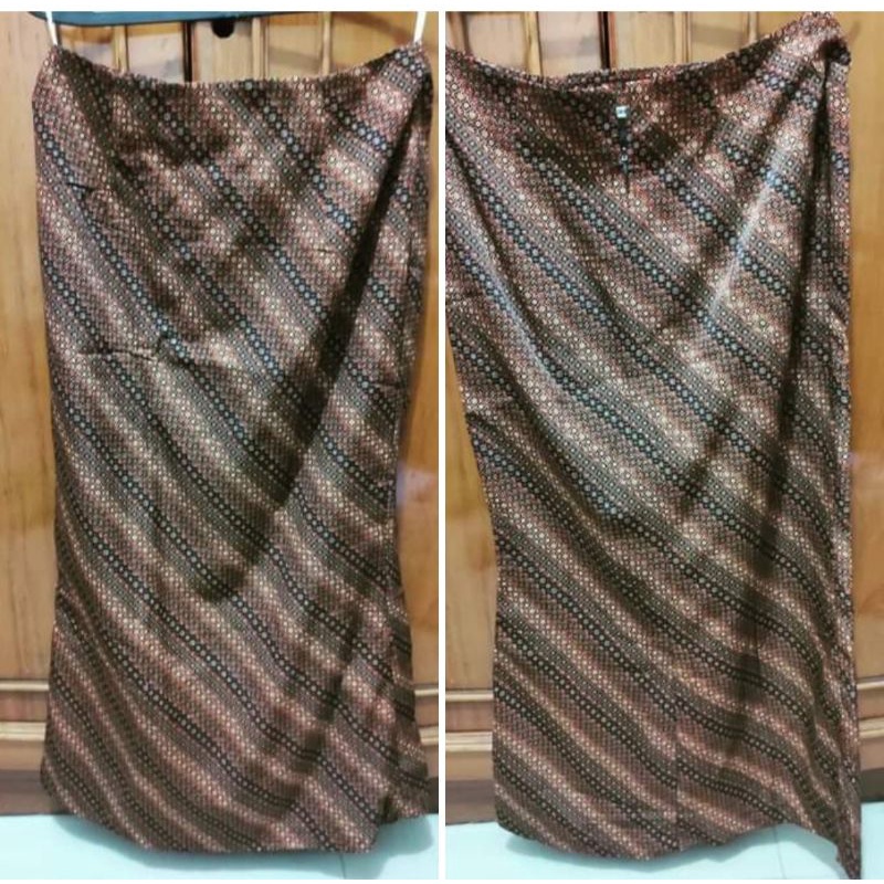Rok panjang / rok batik / rok cantik / rok katun / preloved / rok secondHarga : 40.000 Rp
LP 88cm - 