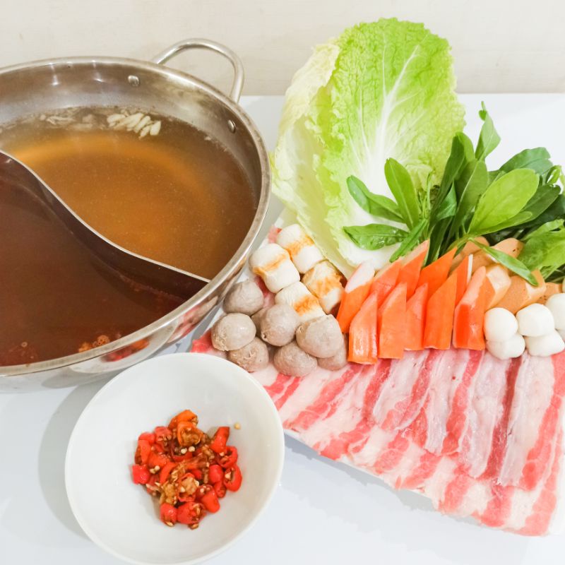 

Shabu- Shabu set dengan pilihan kuah ayam / tomyum
