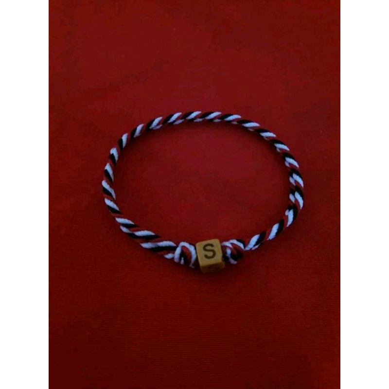 gelang tridatu inisial dadu dan koin