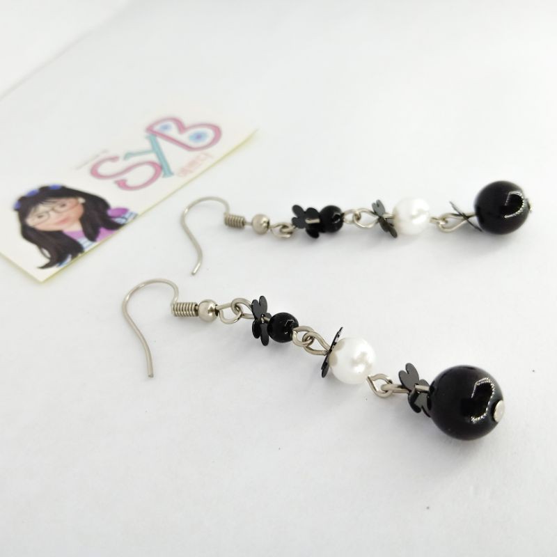 Anting Gantung Hitam Putih Mutiara