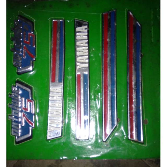 Emblem yamaha v75