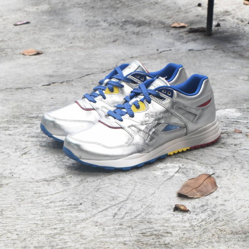 SEPATU SNEAKERS REEBOK X THE GUNDAM RX 78-2 GUNPLA