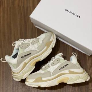 balenciaga triple s gold