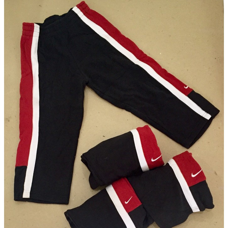 Celana Nike bahan kaos hitam strip merah putih.