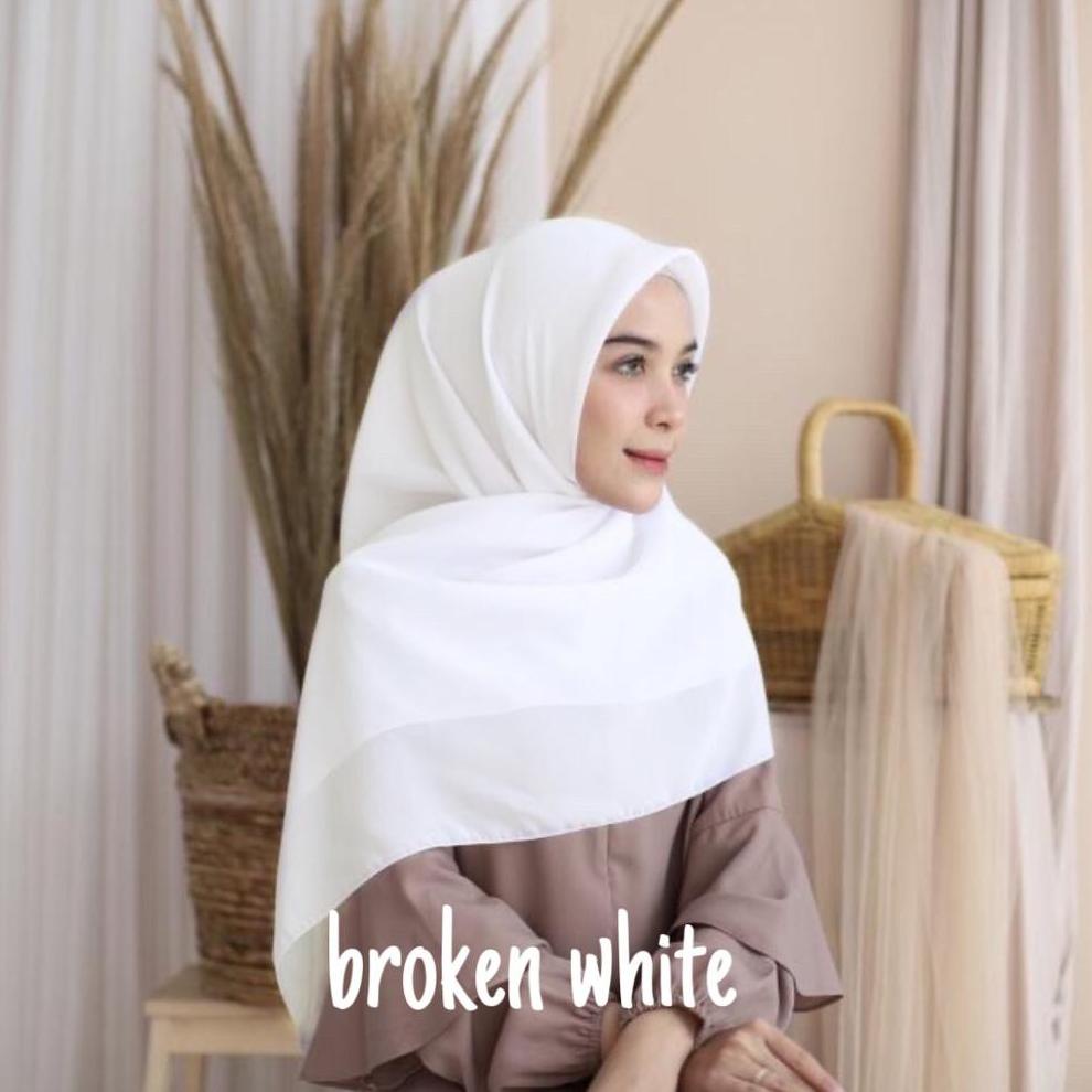 [KODE 8808] [[]] JILBAB BELLA SQUARE Segiempat BROKEN WHITE (PUTIH TULANG)