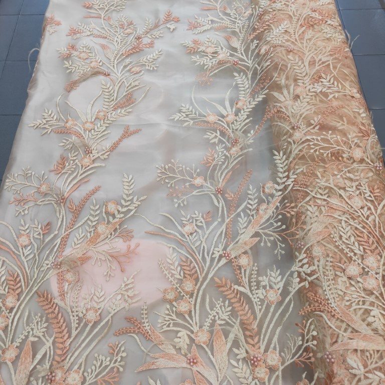 KAIN TILE MOTIF KEMBANG BULU AKAR KEMBANG MENJALAR DENGAN BULU PAKAI MUTIARA BORDIR TEBAL