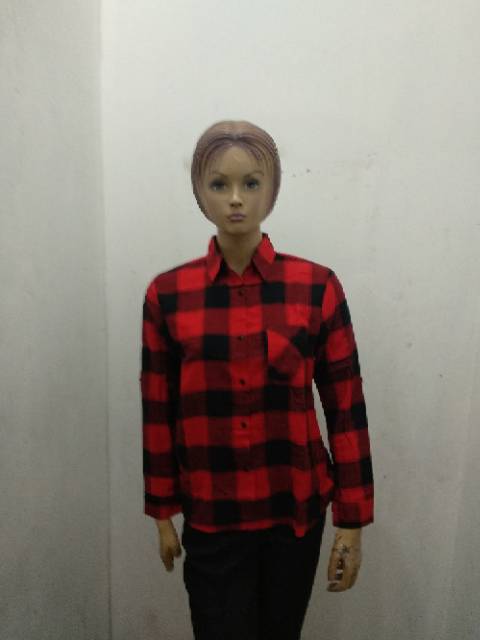 Kemeja panjang flannel wanita.