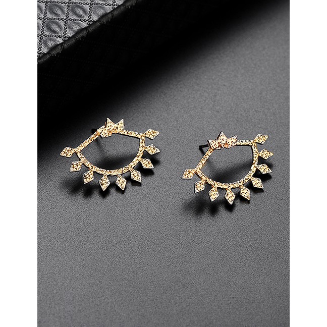 LRC Anting Tusuk Fashion Gold Crown Shape Fan Stud Earrings D49897