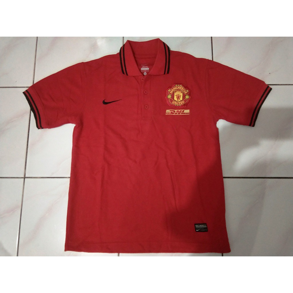 Polo Shirt Manchester United/MU DHL merah strip hitam KW Thailand Grade Ori