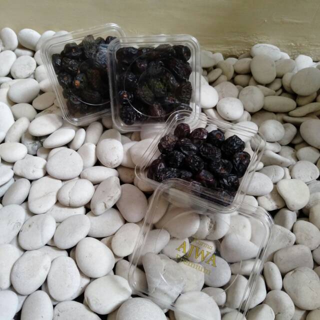 

Kurma Ajwa / Kurma Nabi
