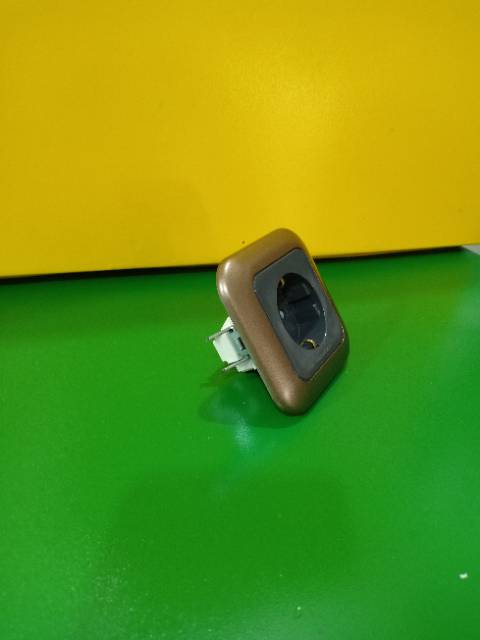 PANASONIC Stopkontak Brown Metalic dengan Child Protection (CP)
