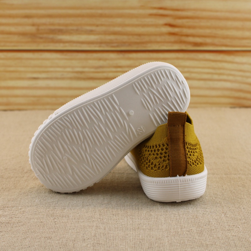 Sepatu Anak Flat Model Slip-On dengan Bahan Breathable dan Hiasan Gambar Flyknit