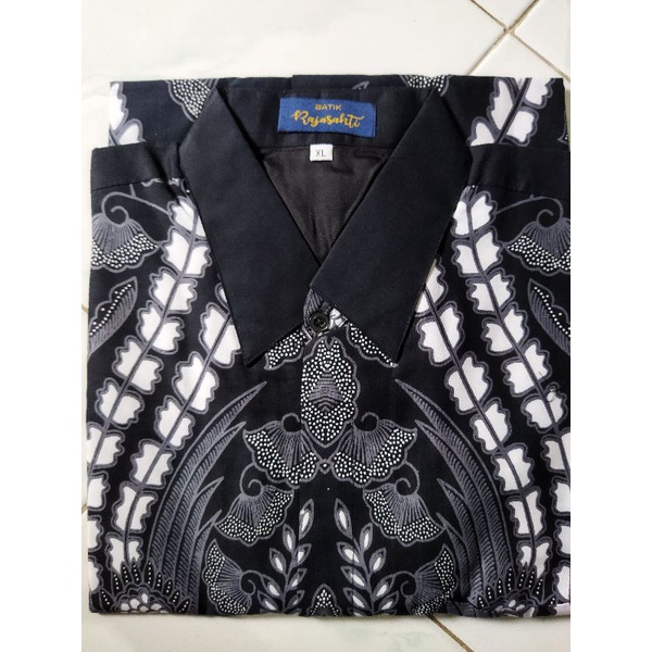 ABHINAYA RAJASAKTI KEMEJA BATIK SOLO PRIA LENGAN PENDEK LAPIS FURING ATASAN BATIK PREMIUM MODERN KATUN HALUS BAHUWIRYA  BANAMITRA BANAMITRA PUTIH BANGSAWAN BAYU PUTRA BERLIAN BIRU BHARATAYUDA BIMASENA BIRENDRA BIRU INDAH BRAHMAKERTA BRAHMAKERTA MERAH