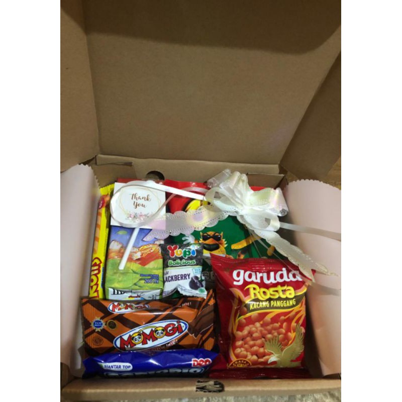 

Box Hampers Snack