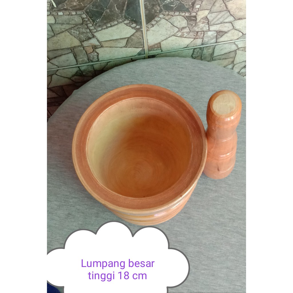 LUMPANG KAYU BESAR DAN TUMBUKAN