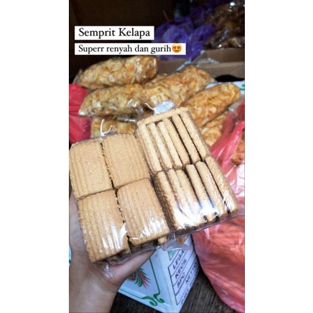 

KUE SEMPRIT KELAPA SUPER RENYAH DAN GURIH