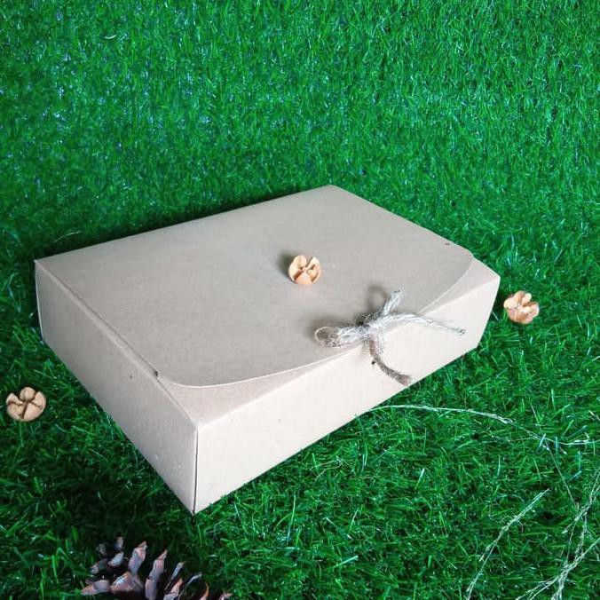 

GIFT BOX KOTAK KADO SOUVENIR HADIAH UKURAN 20,7 X13,7 X 5cm PLUS TALI