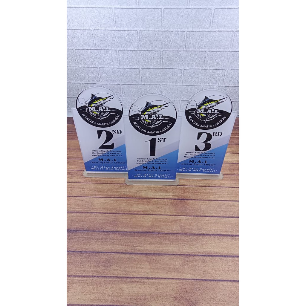 

Plakat Akrilik hadiah Penghargaan/Trophy/Event Tebal 8MM,Tinggi 25 Cm X Lebar 10Cm