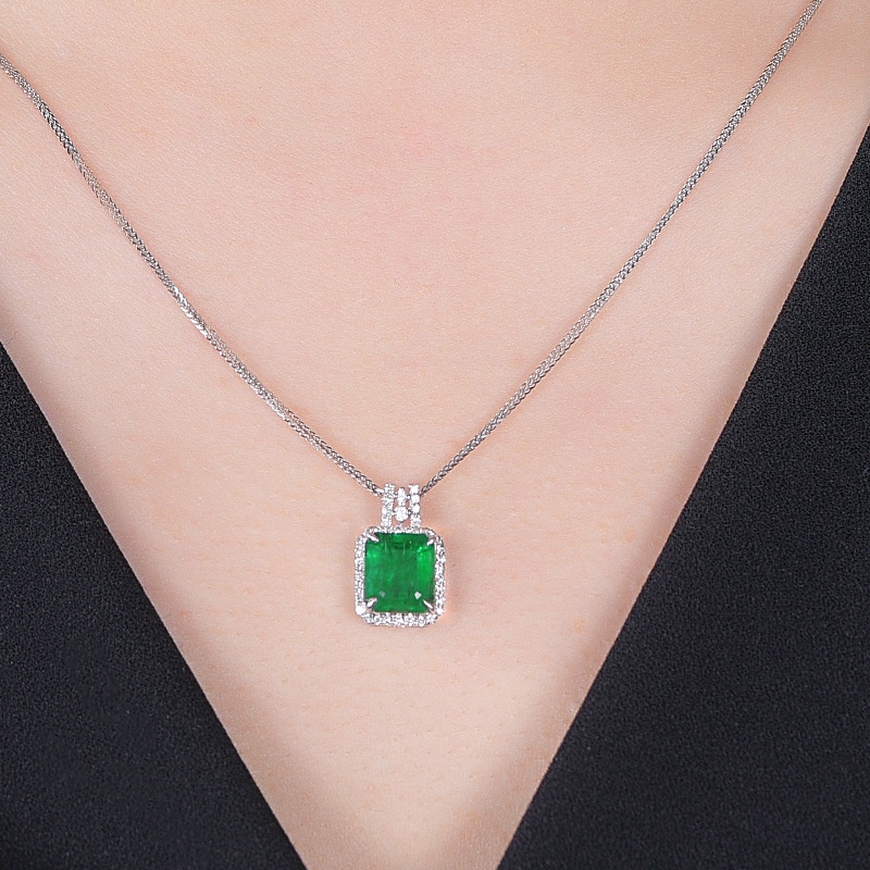 [Ready Stock]Fashion New Emerald Square Diamond Pendant Luxury Diamond Necklace